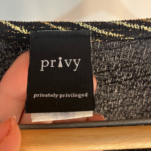 Black and gold sparkly gymnastics leotard - Picture 3 of 4